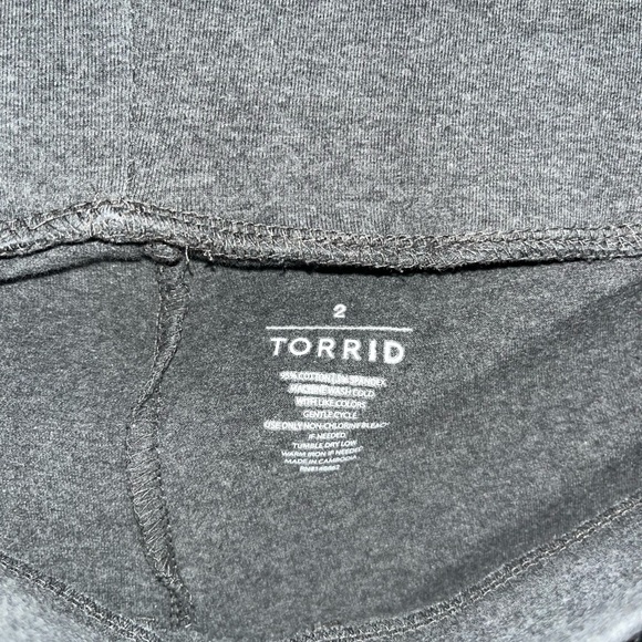 Torrid Gray High-Waisted Leggings - size 2 - Picture 3 of 3